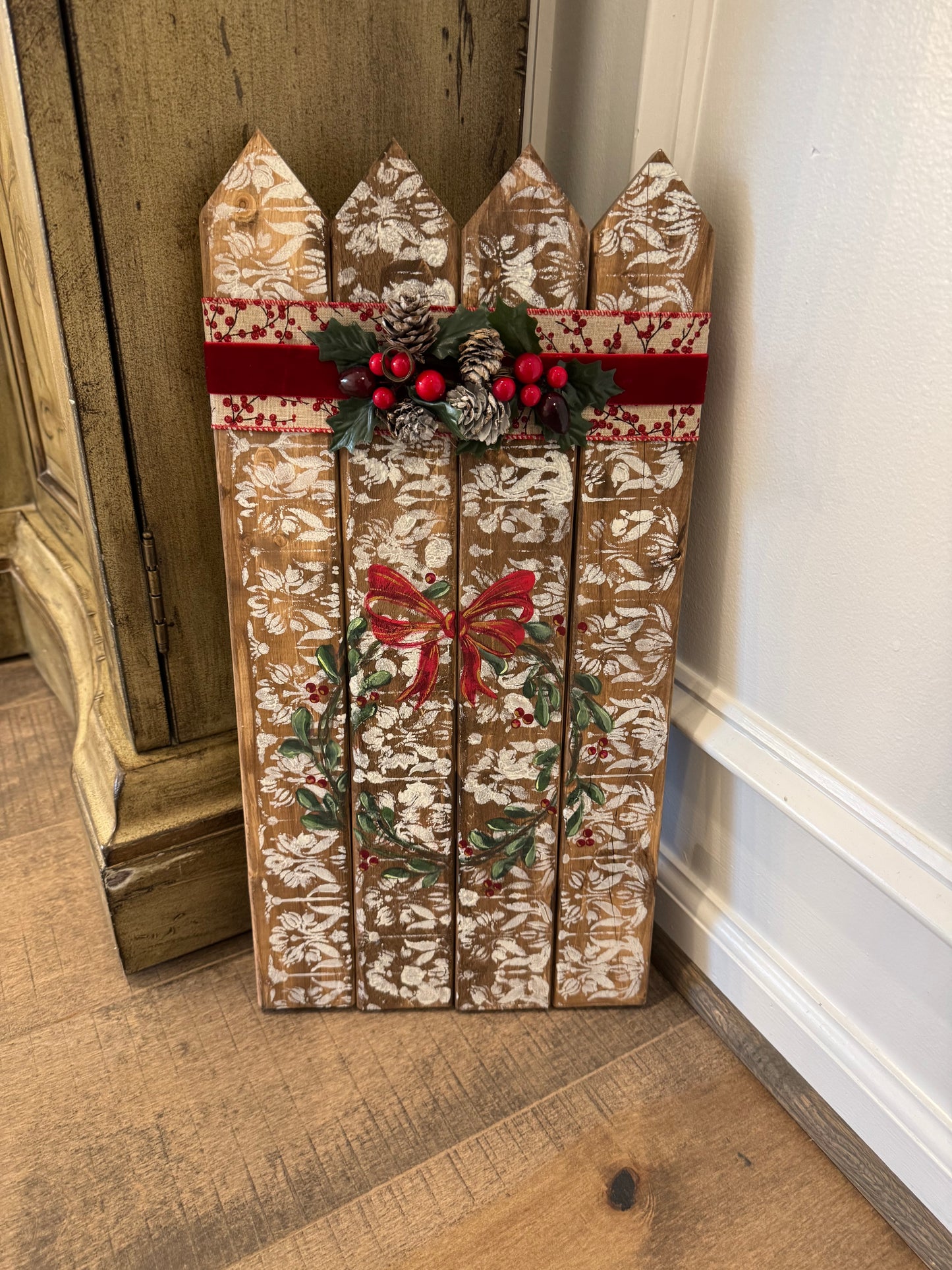 Hand Painted Xmas Wreath Picket Fence